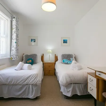 4 Porthmeor Court St Ives